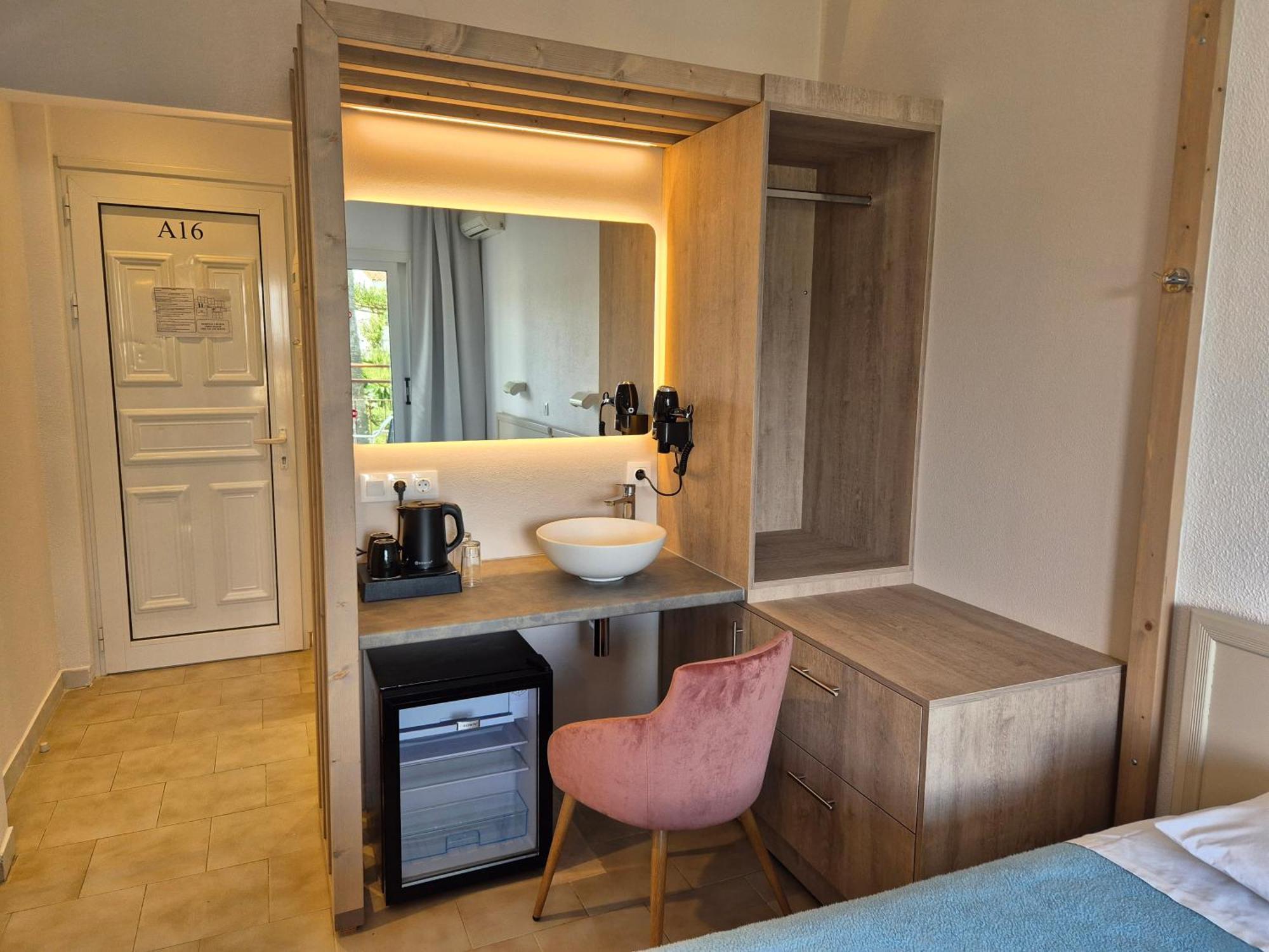 Morfeas Hotel Kavos Bagian luar foto